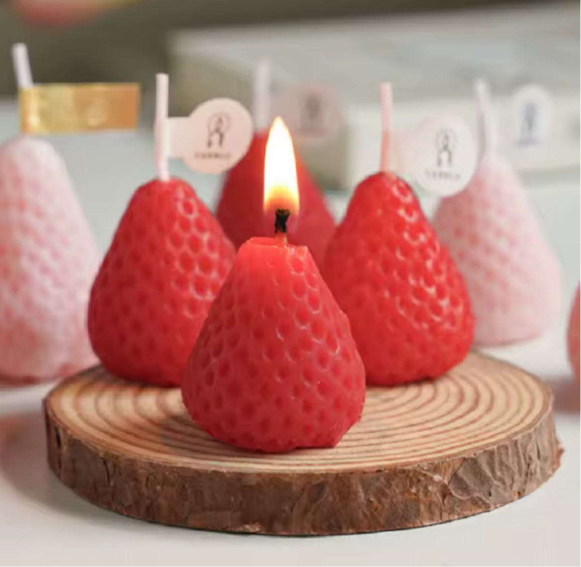 9PCS Strawberry Shaped Scented Candles Gift Box Handmade Realistic Fruit Scented Aromatherap