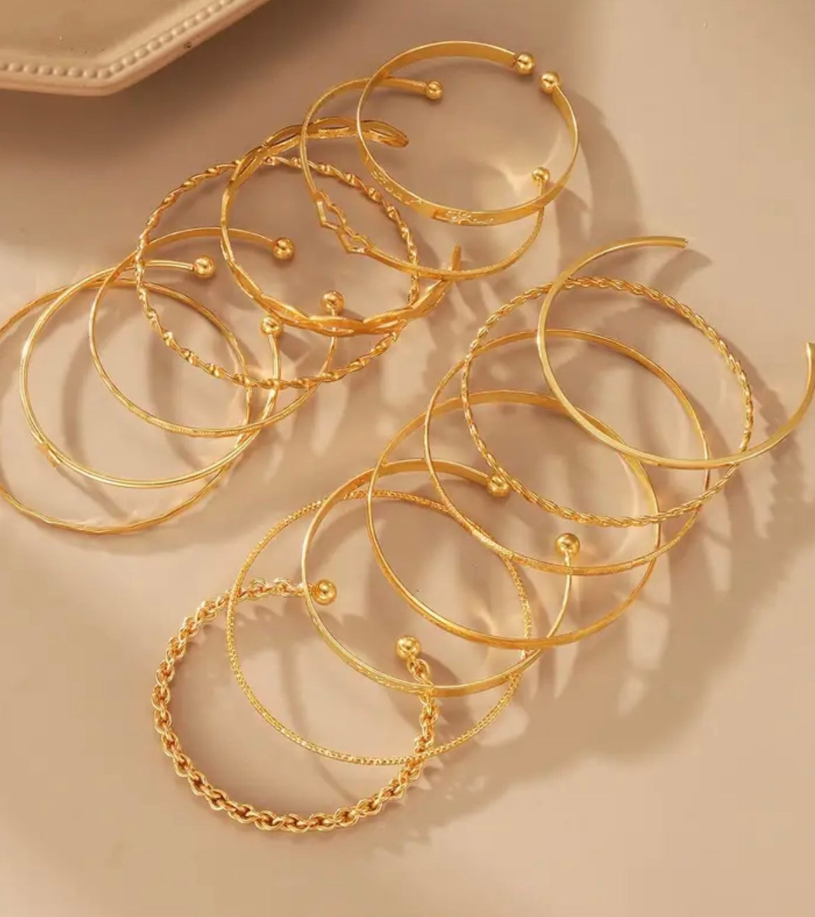 12pcs Set Women's Golden Bracelet Collection - Elegant Golden-Toned Stackable Bracelets with Heart, Link & Bead Charms, Luxurious Everyday Jewelry Gift Set for Christmas, Birthdays, Valentine's Day - Durable Tarnish-Resistant Metal-Like Material
