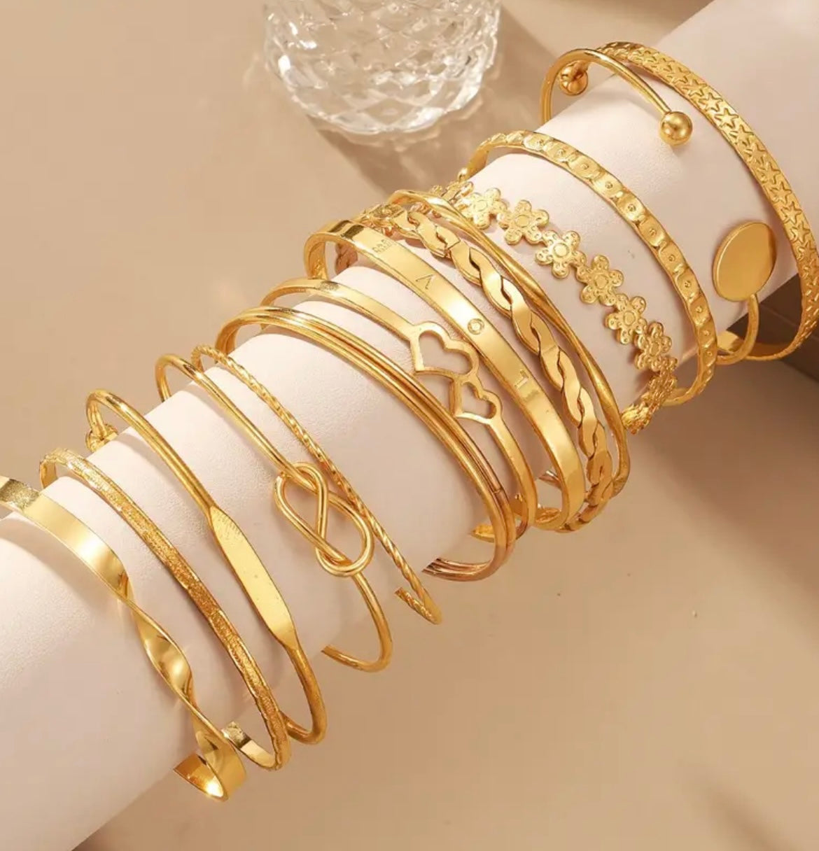 12pcs Set Women's Golden Bracelet Collection - Elegant Golden-Toned Stackable Bracelets with Heart, Link & Bead Charms, Luxurious Everyday Jewelry Gift Set for Christmas, Birthdays, Valentine's Day - Durable Tarnish-Resistant Metal-Like Material