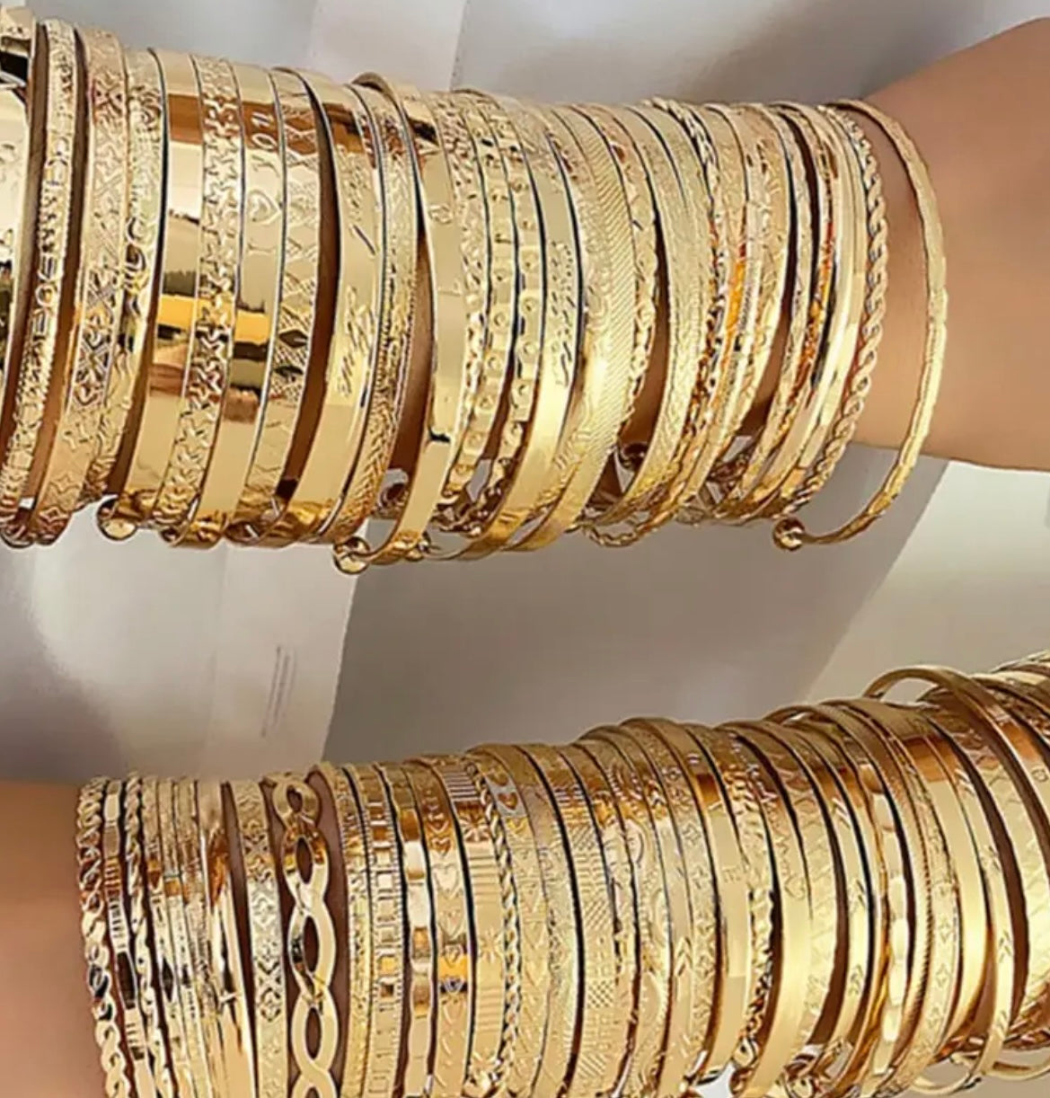 12pcs Set Women's Golden Bracelet Collection - Elegant Golden-Toned Stackable Bracelets with Heart, Link & Bead Charms, Luxurious Everyday Jewelry Gift Set for Christmas, Birthdays, Valentine's Day - Durable Tarnish-Resistant Metal-Like Material