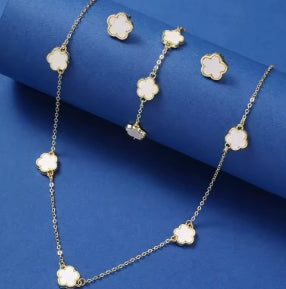 Three-piece set of five-leaf cloverleaf earrings and Necklace