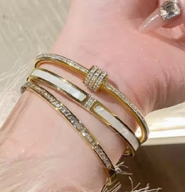 1 Golden Titanium Steel Bracelet, Fashion Classic Style, Stainless Steel Bracelet