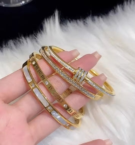 1 Golden Titanium Steel Bracelet, Fashion Classic Style, Stainless Steel Bracelet