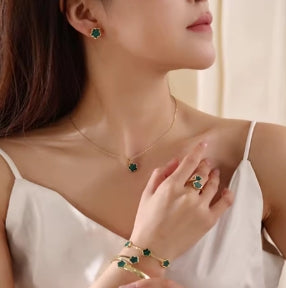 Set of 5 pcs of stainless steel jewelry with five-leaf clover 316L, bracelets for women, elegant French niche necklaces, bracelets and earrings