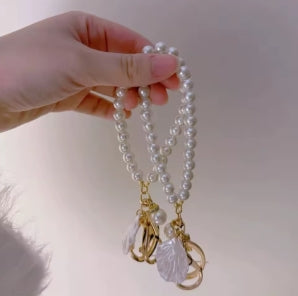 ZAKOL Cute Pearl Keychain for Women Girls Shiny Pearl Shell Phone Bag Backpack Charm Car Accessory Keychain Pendant