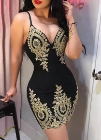 Summer Party Sexy Halter Dress Mini Sleeveless Fitted Dress with Low Neck and Halter Back