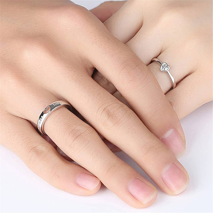 Japanese And Korean Men And Women'S Heart To Heart Love For The Ring