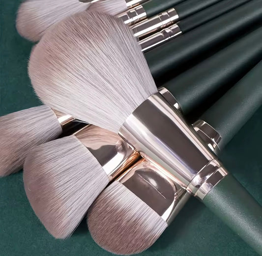 14-Piece Luxury Makeup Brush Set - Professional Full Face And Eye Detail Brushes Super Sof
