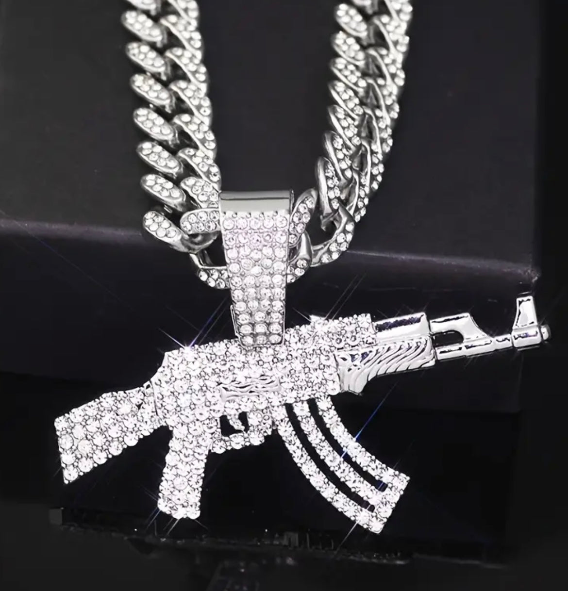 A Shiny Pendant With A Cuban Ice Chain, A Street-style Miami Necklace For Men And Women, A Hip-hop Pendant Necklace