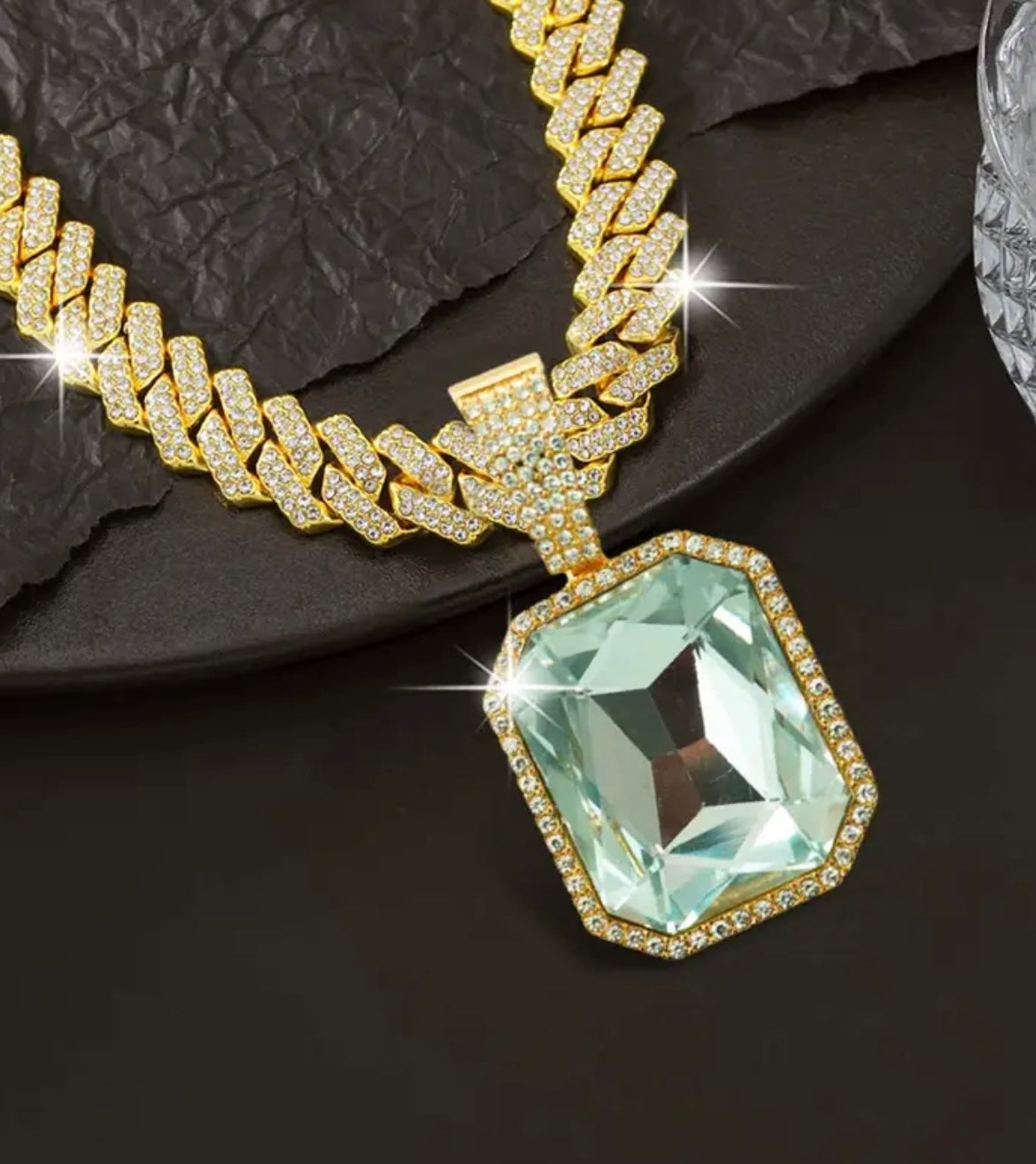 High-end Rhinestone Square Pendant Fashion Necklace Jewelry, Cuban Necklace, Rhinestones, Shining, The Focus of The Audience, Fashionable and Versatile, Light Luxury and Noble