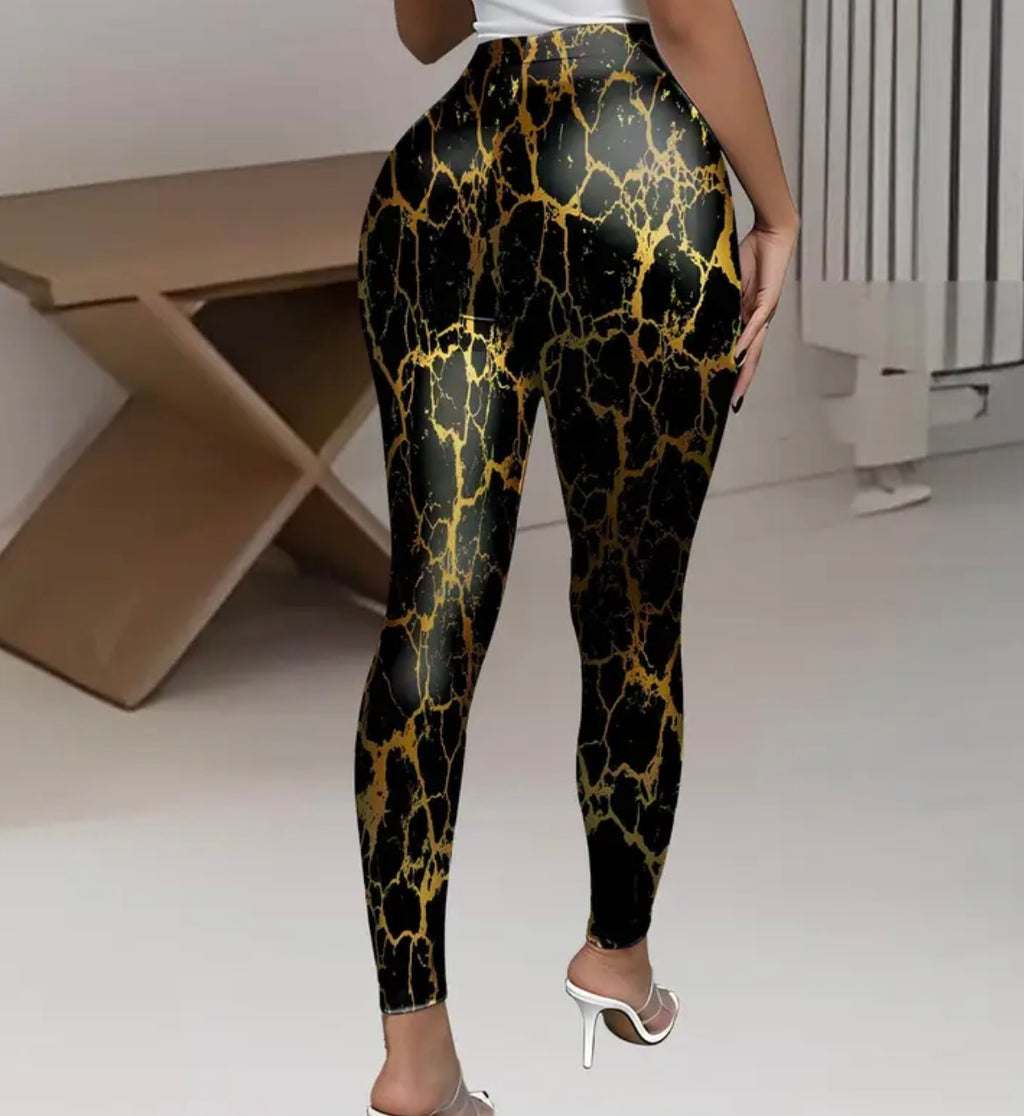 Plus Size Women'S Leggings with All-Over Spade Heart Prints - Slim Fit Non-See-Through Tights, Durable Opaque Pants for Yoga, Everyday & Formal Events, Bold Black & Golden Print Design, All-Season Versatile Leggings for Women, High