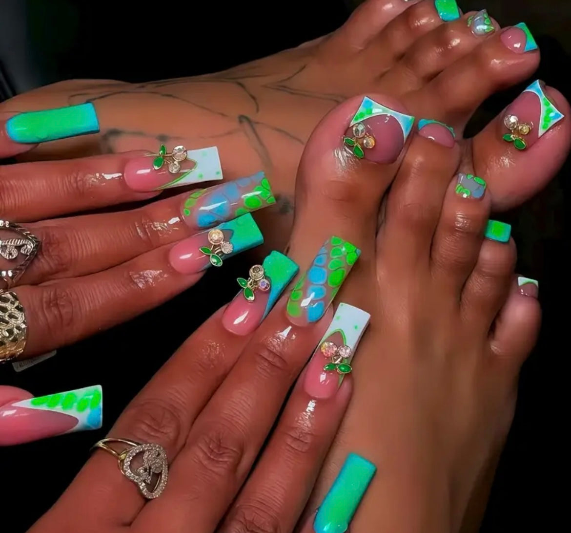 This Set of 48 Hand And Foot Nails Showcases a Beautiful Green And Blue Marble Pattern, Enhanced with Floral Decorations And Gem Details. Comfortable, Durable, And Easy to Apply. Comes with Jelly Glue