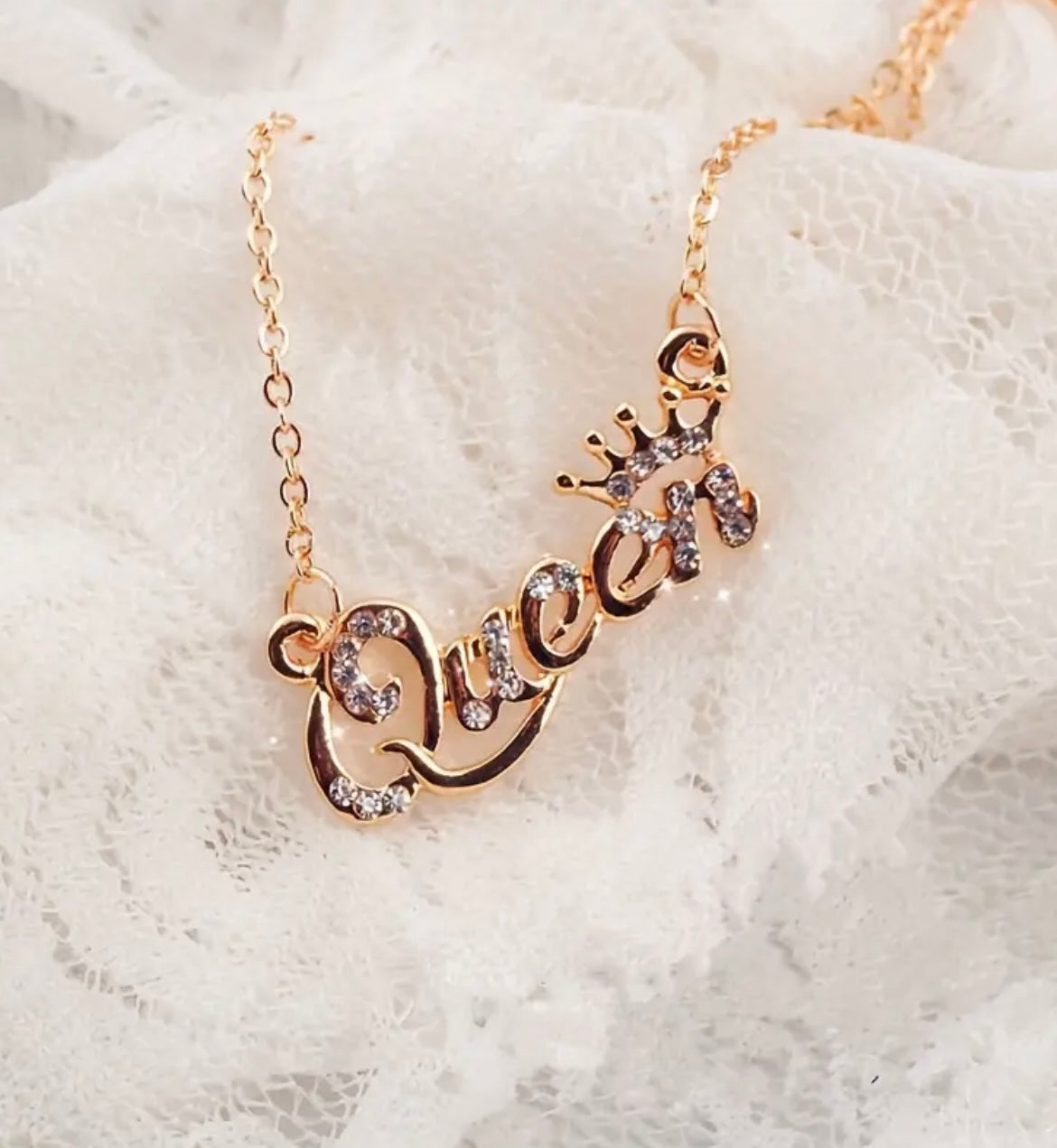 QUEEN Design Shiny zirconia Inlaid Pendant Necklace Boho Elegant Jewelry Statement Female Necklace