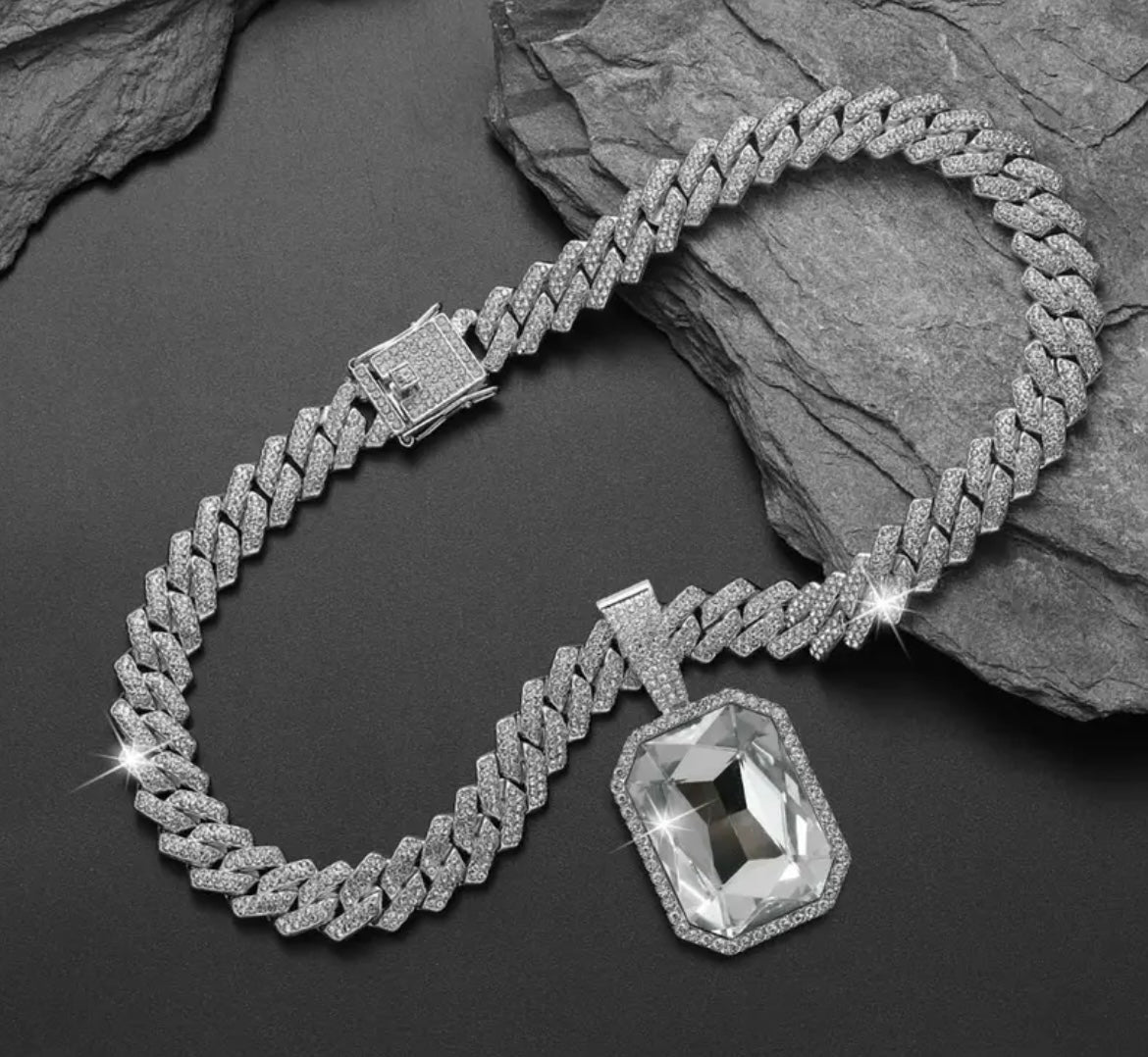 High-end Rhinestone Square Pendant Fashion Necklace Jewelry, Cuban Necklace, Rhinestones, Shining, The Focus of The Audience, Fashionable and Versatile, Light Luxury and Noble