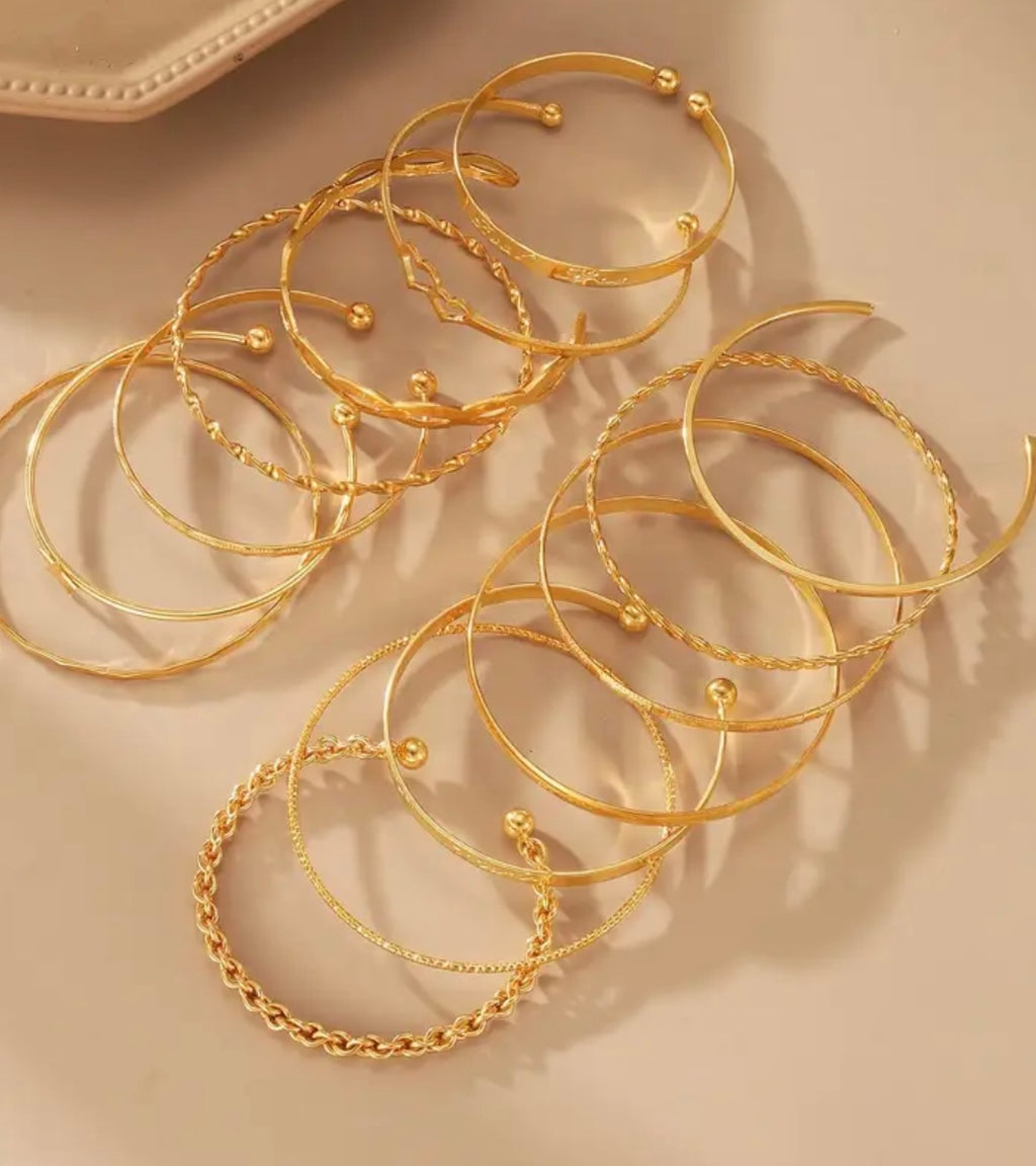 12pcs Set Women's Golden Bracelet Collection - Elegant Golden-Toned Stackable Bracelets with Heart, Link & Bead Charms, Luxurious Everyday Jewelry Gift Set for Christmas, Birthdays, Valentine's Day - Durable Tarnish-Resistant Metal-Like Material