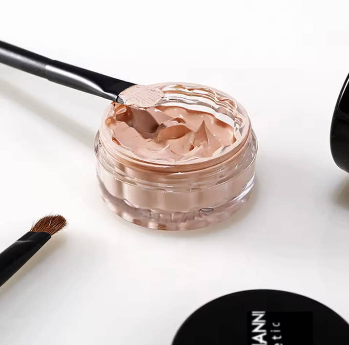 Langmanni concealer Repairing Cream Moisturizing and brightening skin tone lasting and smooth