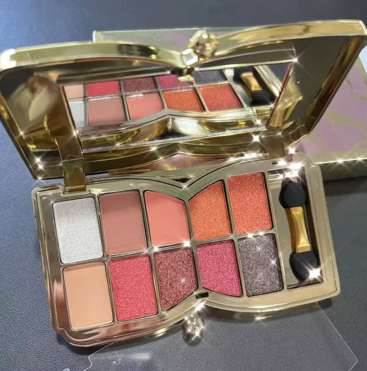 Luxurious Setting Powder, Long-Lasting Loose Powder, Creates a Smooth, Flawless Finish, Oil-Controlling Matte Finish, Long-Lasting, Waterproof, Non-Clumpy Formula, Suitable for All Light Beige Tones, Illuminates, Contours - Perfect Everyday Look