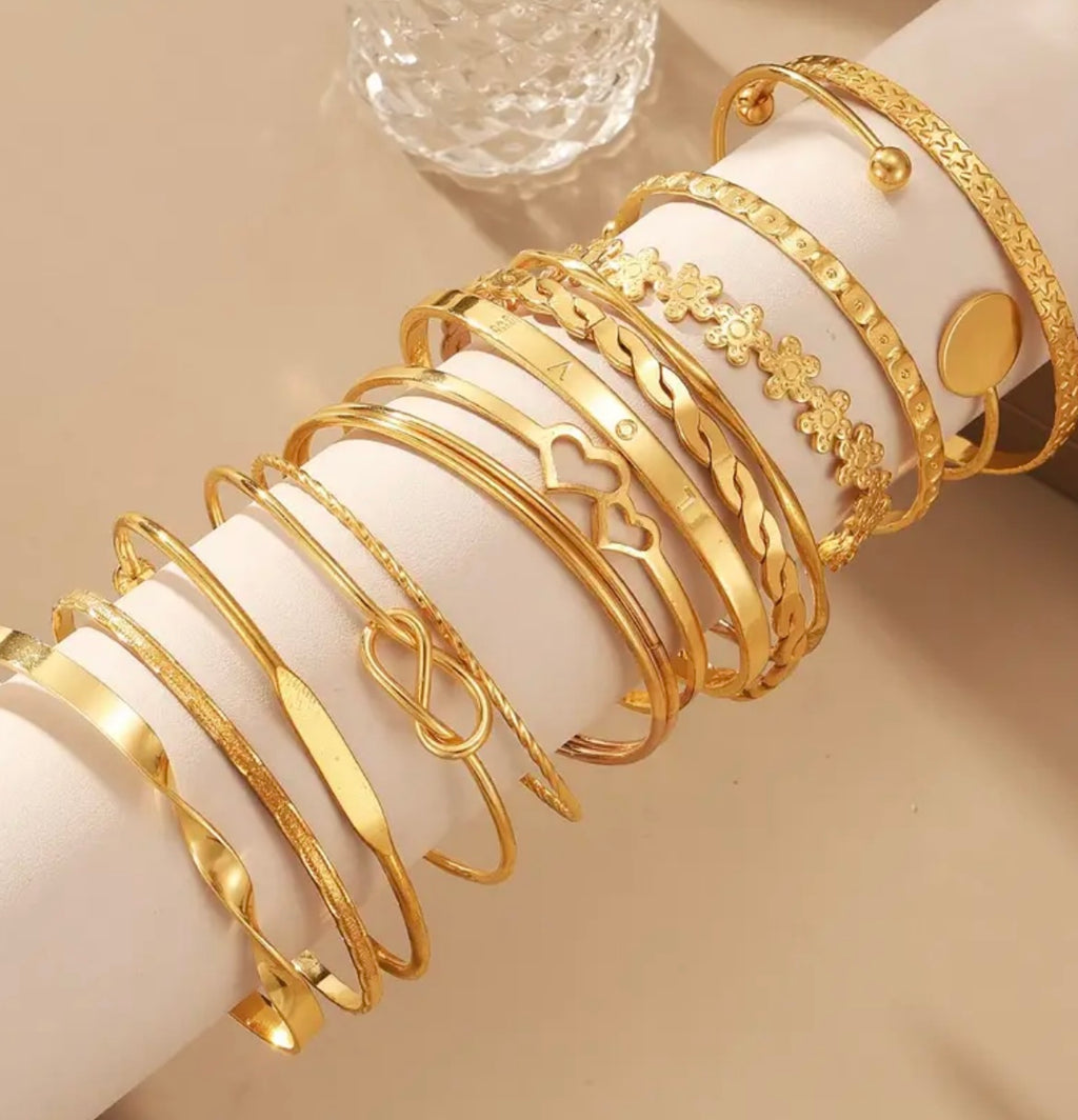 12pcs Set Women's Golden Bracelet Collection - Elegant Golden-Toned Stackable Bracelets with Heart, Link & Bead Charms, Luxurious Everyday Jewelry Gift Set for Christmas, Birthdays, Valentine's Day - Durable Tarnish-Resistant Metal-Like Material