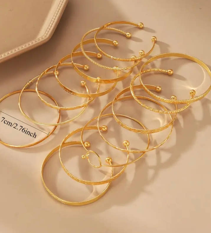12pcs Set Women's Golden Bracelet Collection - Elegant Golden-Toned Stackable Bracelets with Heart, Link & Bead Charms, Luxurious Everyday Jewelry Gift Set for Christmas, Birthdays, Valentine's Day - Durable Tarnish-Resistant Metal-Like Material