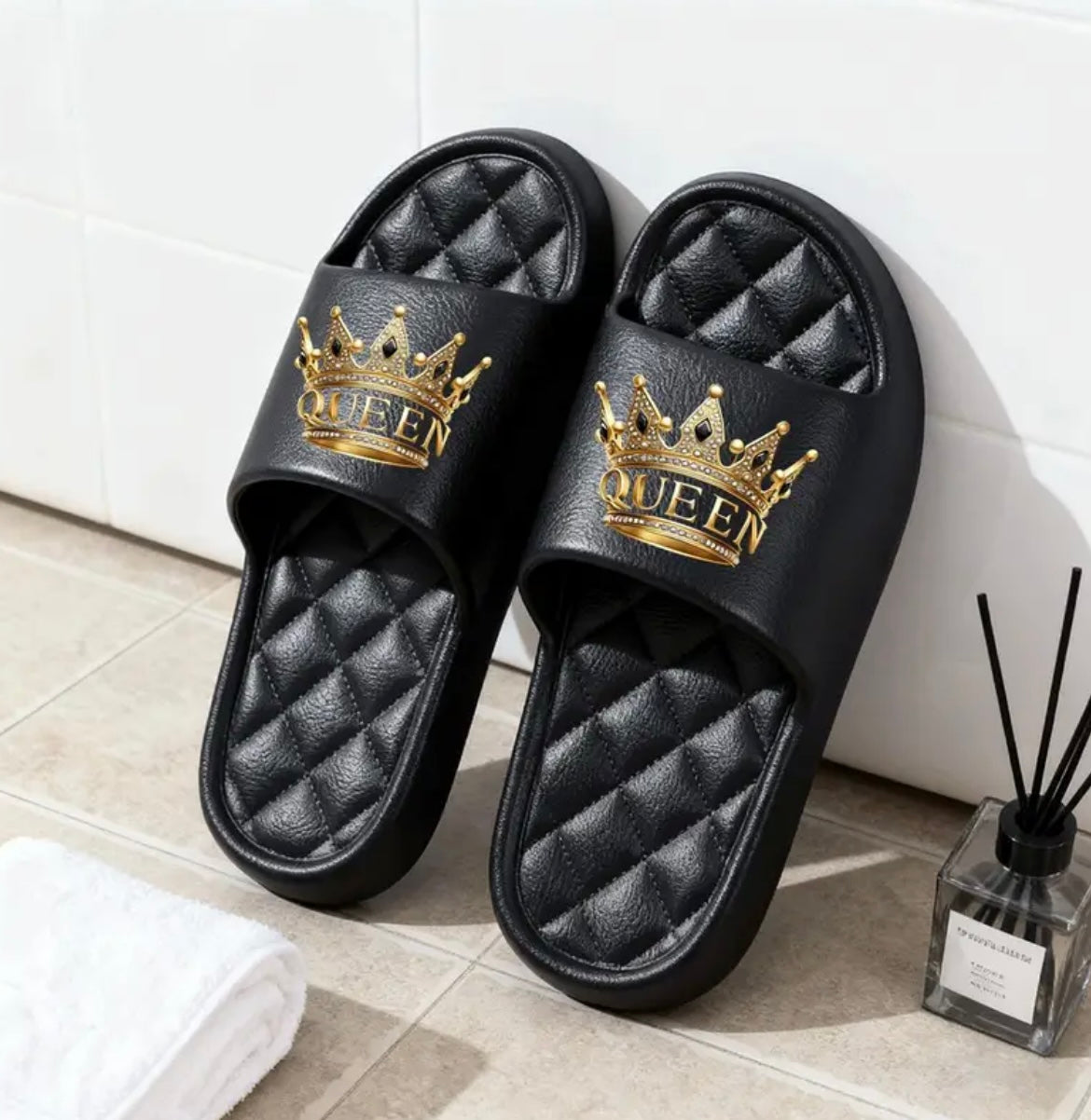 1pc Queen Crown Unisex Thick-Soled Slippers | Comfortable and Breathable, Suitable for Indoor and Outdoor Use, Durable for women EVA Material, Everyday