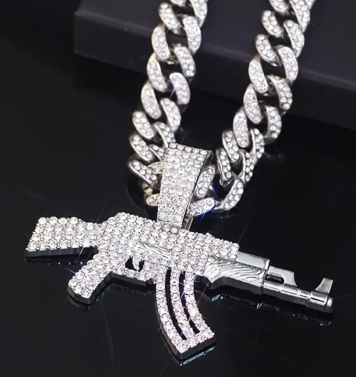 A Shiny Pendant With A Cuban Ice Chain, A Street-style Miami Necklace For Men And Women, A Hip-hop Pendant Necklace