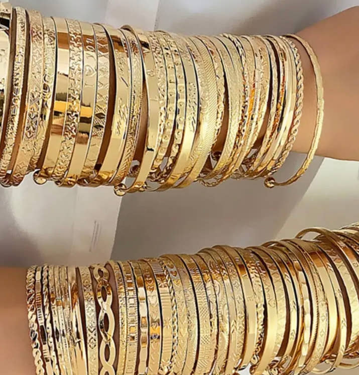 12pcs Set Women's Golden Bracelet Collection - Elegant Golden-Toned Stackable Bracelets with Heart, Link & Bead Charms, Luxurious Everyday Jewelry Gift Set for Christmas, Birthdays, Valentine's Day - Durable Tarnish-Resistant Metal-Like Material