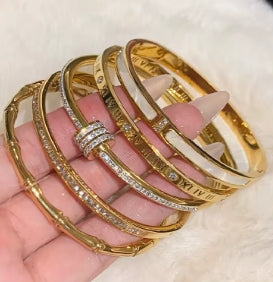 1 Golden Titanium Steel Bracelet, Fashion Classic Style, Stainless Steel Bracelet