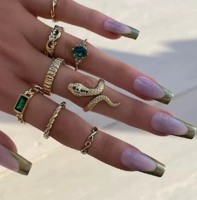 Set of 8 twisted snake-shaped rings with retro and fashionable imitation gemstones