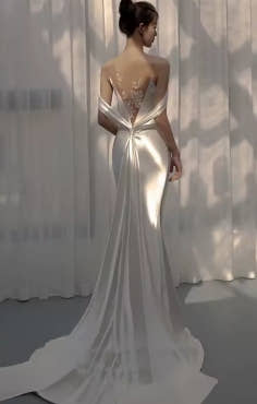 Backless Light Wedding Dresses Classic Satin Mermaid Wedding Dress With Train Elegant Beach Wedding Dress