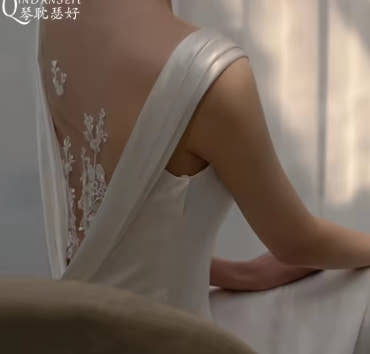 Backless Light Wedding Dresses Classic Satin Mermaid Wedding Dress With Train Elegant Beach Wedding Dress