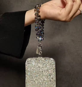 Wrist strap with luxury crystal beads and brilliant diamonds, portable chain, short hanging phone clip, Universal use in phone cases