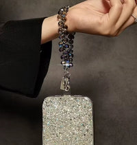 Wrist strap with luxury crystal beads and brilliant diamonds, portable chain, short hanging phone clip, Universal use in phone cases